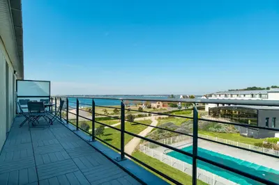 Balcon ou terrasse dans l'établissement Les Thermes 532 - Vue mer avec piscine partagée