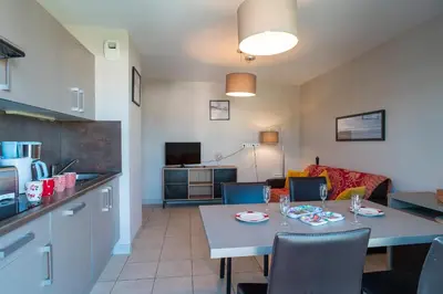 Cuisine ou kitchenette dans l'établissement Les Thermes 532 - Vue mer avec piscine partagée