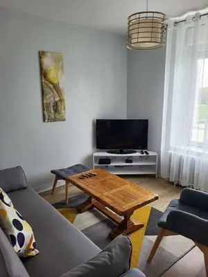 Télévision ou salle de divertissement dans l'établissement Appartement paisible en Baie de Morlaix Plougasnou