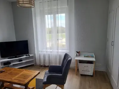 Télévision ou salle de divertissement dans l'établissement Appartement paisible en Baie de Morlaix Plougasnou