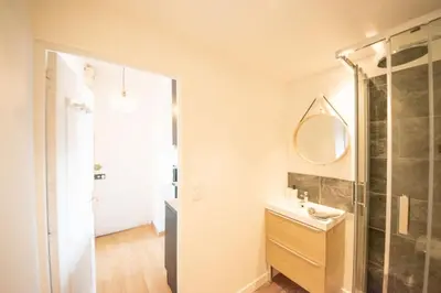 Salle de bains dans l'établissement Superbe appartement 2 pièces avec vue mer - Brest