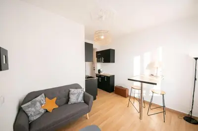 Télévision ou salle de divertissement dans l'établissement Superbe appartement 2 pièces avec vue mer - Brest
