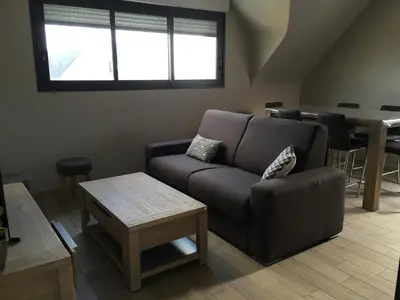 Coin salon dans l'établissement Aqua Zen avec Piscine - Breizh location