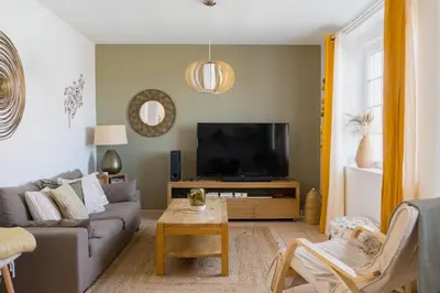 Télévision ou salle de divertissement dans l'établissement Kerfloreve