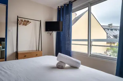 Un ou plusieurs lits dans un hébergement de l'établissement Résidence St Marc - L'Art Déco - Centre ville
