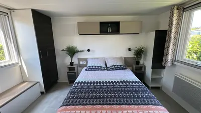 Un ou plusieurs lits dans un hébergement de l'établissement MobilHome 2 chambres 229 dans Camping 4 étoiles