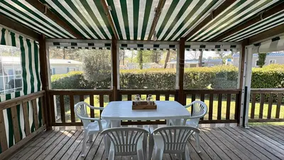Balcon ou terrasse dans l'établissement MobilHome 2 chambres 229 dans Camping 4 étoiles