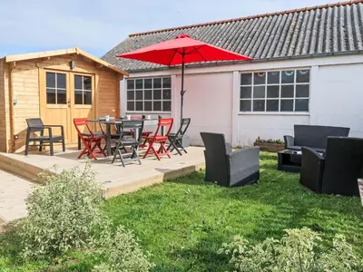 Jardin de l'établissement Holiday Home Chez Pascaline by Interhome