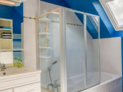 Salle de bains dans l'établissement Holiday Home Portsall Paradise by Interhome