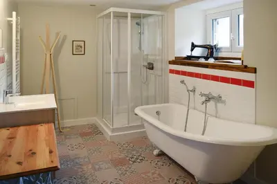 Salle de bains dans l'établissement Holiday Home Locquirec by Sandy Beach