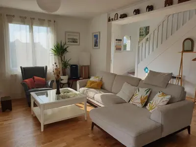 Coin salon dans l'établissement Maison à Roscoff à 150 m de la thalasso et des plages