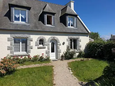 Jardin de l'établissement Maison à Roscoff à 150 m de la thalasso et des plages