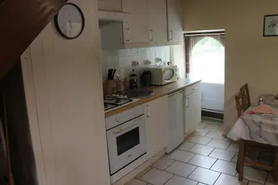 Cuisine ou kitchenette dans l'établissement Genevrier Cottage