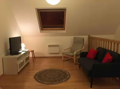 Télévision ou salle de divertissement dans l'établissement L’Eucalyptus Blanc, claire, paisible,fonctionnelle