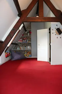 Bibliothèque dans la maison de vacances
