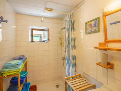 Salle de bains dans l'établissement Holiday Home Le Pigeonnier by Interhome