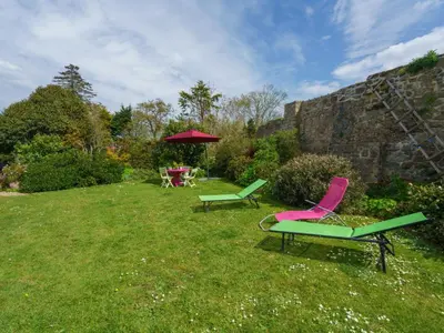 Jardin de l'établissement Holiday Home Le Pigeonnier by Interhome