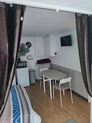 Télévision ou salle de divertissement dans l'établissement Studio Madeleine 