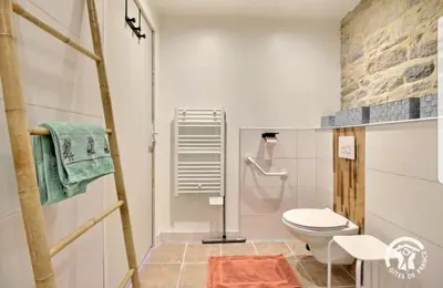 Salle de bains dans l'établissement HAMEAU DE LEIGNOUA