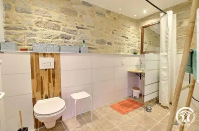 Salle de bains dans l'établissement HAMEAU DE LEIGNOUA