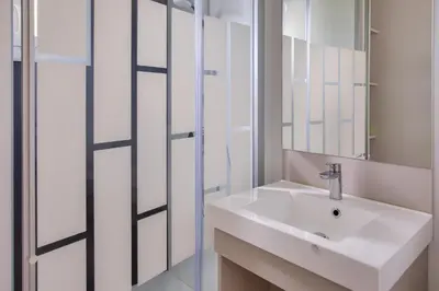 Salle de bains dans l'établissement Chalet pour 4 - Résidence avec piscine