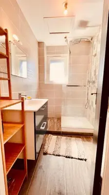 Salle de bains dans l'établissement TI GLAS - La maison bleue