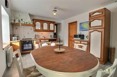 Cuisine ou kitchenette dans l'établissement La fermette de la vallee