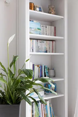 Bibliothèque dans la maison de vacances