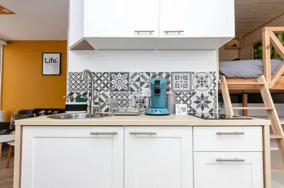 Cuisine ou kitchenette dans l'établissement La Cabane Urbaine