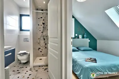 Salle de bains dans l'établissement 4 minutes à pieds de la plage.