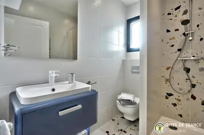 Salle de bains dans l'établissement 4 minutes à pieds de la plage.