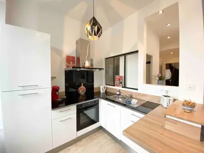 Cuisine ou kitchenette dans l'établissement LE DECO - Confort - Wifi - Luminosité - Entre gare et Centre