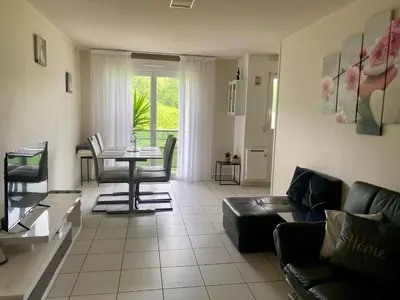 Coin salon dans l'établissement Appartement au calme nature et centre ville