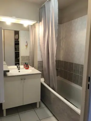 Salle de bains dans l'établissement Appartement au calme nature et centre ville