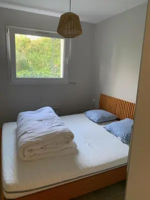 Un ou plusieurs lits dans un hébergement de l'établissement Maison 400m de la plage