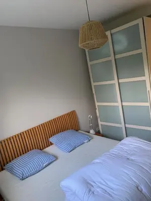 Un ou plusieurs lits dans un hébergement de l'établissement Maison 400m de la plage