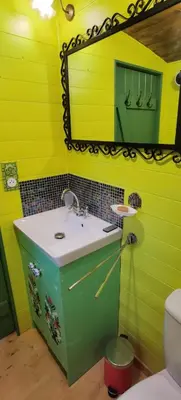 Salle de bains dans l'établissement roulotte Tipergwendiou