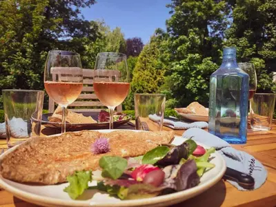 Boissons dans l'établissement L'échappée, Chambres et Tables d'hôtes