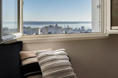 Vue générale sur la mer ou vue sur la mer prise depuis l'appartement