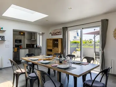 Cuisine ou kitchenette dans l'établissement Holiday Home Maison du Venec by Interhome