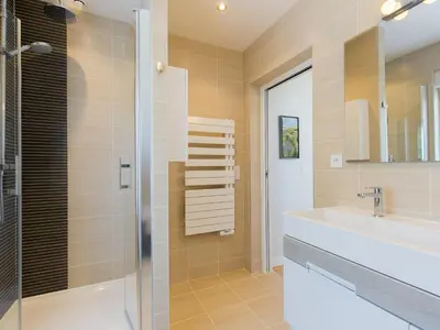 Salle de bains dans l'établissement Holiday Home Maison du Venec by Interhome