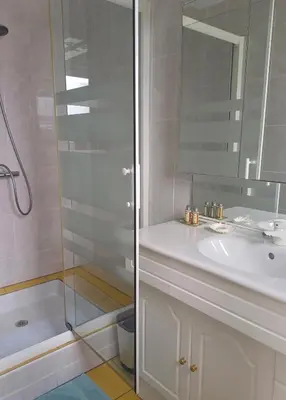 Salle de bains dans l'établissement Un B&B à Loktudi