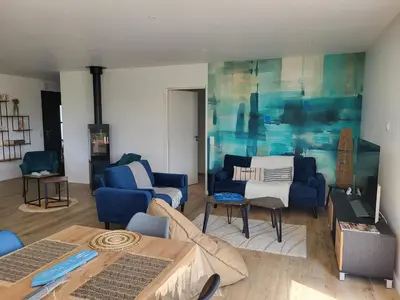 Coin salon dans l'établissement Villa Lou Sanaé - Bord de mer - Spa, paddle, Kayak - Classé 4 étoiles