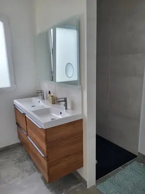 Salle de bains dans l'établissement Villa Lou Sanaé - Bord de mer - Spa, paddle, Kayak - Classé 4 étoiles