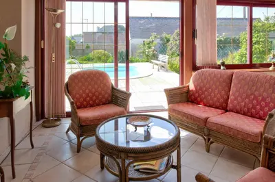 Piscine de l'établissement Maison avec piscine pour 4 adultes, 2 enfants ou située à proximité