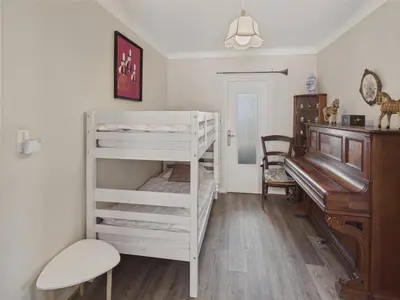 Un ou plusieurs lits dans un hébergement de l'établissement Maison avec piscine pour 4 adultes, 2 enfants