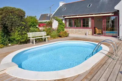 Piscine de l'établissement Maison avec piscine pour 4 adultes, 2 enfants ou située à proximité