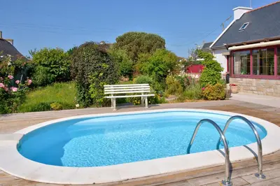 Piscine de l'établissement Maison avec piscine pour 4 adultes, 2 enfants ou située à proximité