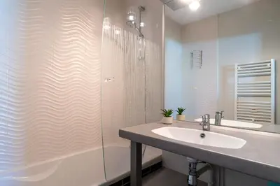 Salle de bains dans l'établissement Les Thermes 427 - Appt avec piscine partagée