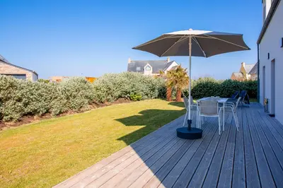 Jardin de l'établissement Maison moderne pour 8 - 300m plage de Pors Carn